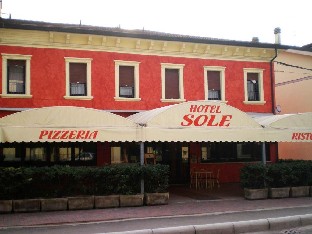 Albergo Pizzeria Sole サン・ジョヴァンニ・ルパトート エクステリア 写真