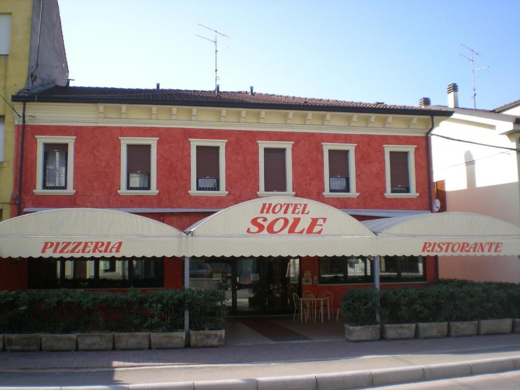 Albergo Pizzeria Sole サン・ジョヴァンニ・ルパトート エクステリア 写真